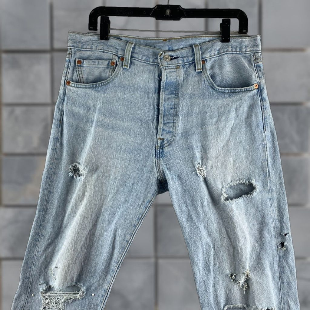 Levi's VINTAGE Levi's 501 Jeans Mens 33 Blue Distressed Button-Fly Straight 5-Pocket Style Modern Size US 33 - 1 Thumbnail