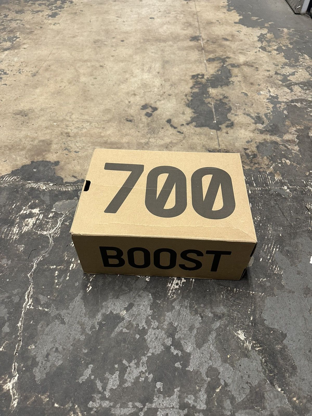 Adidas × Yeezy Yeezy Boost 700 V2 Static Size US 5.5 / EU 38 - 8 Thumbnail