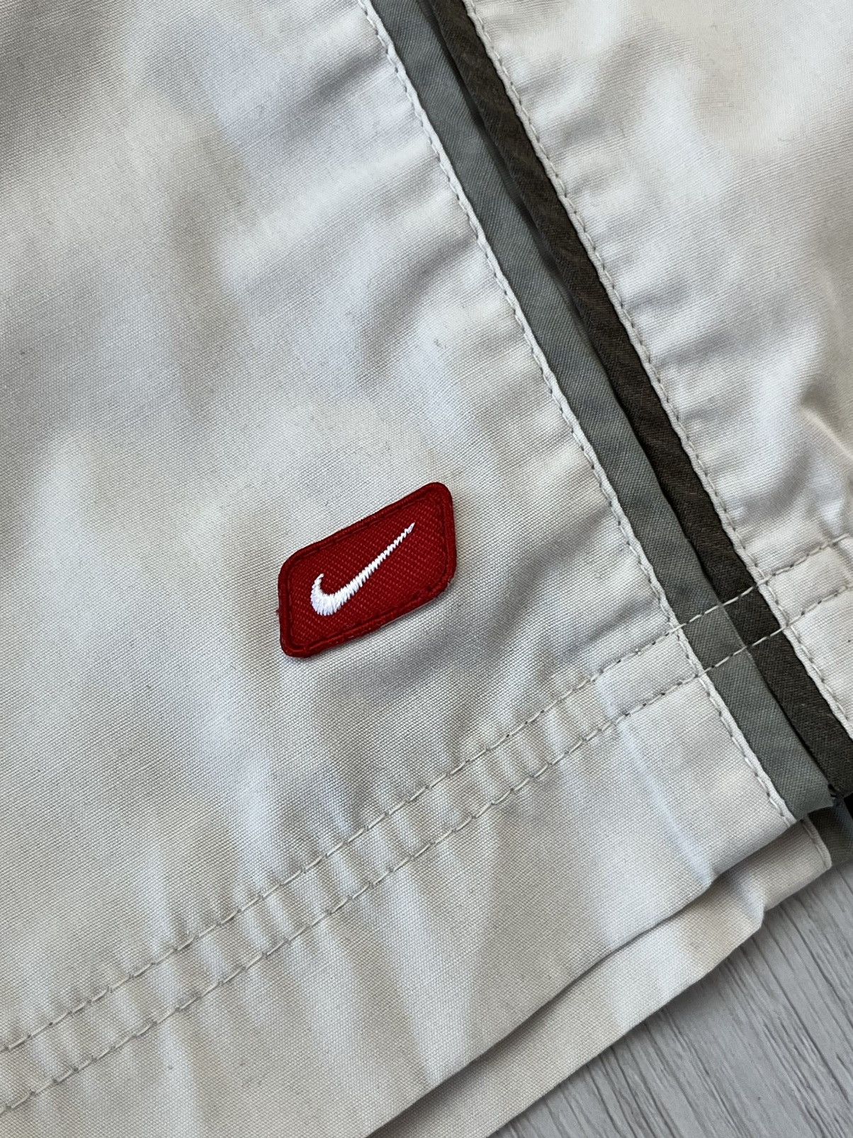 Nike Vintage Nike Shorts Swoosh Logo Y2K 90s Hype Drill Sportwear Size US 32 / EU 48 - 5 Thumbnail