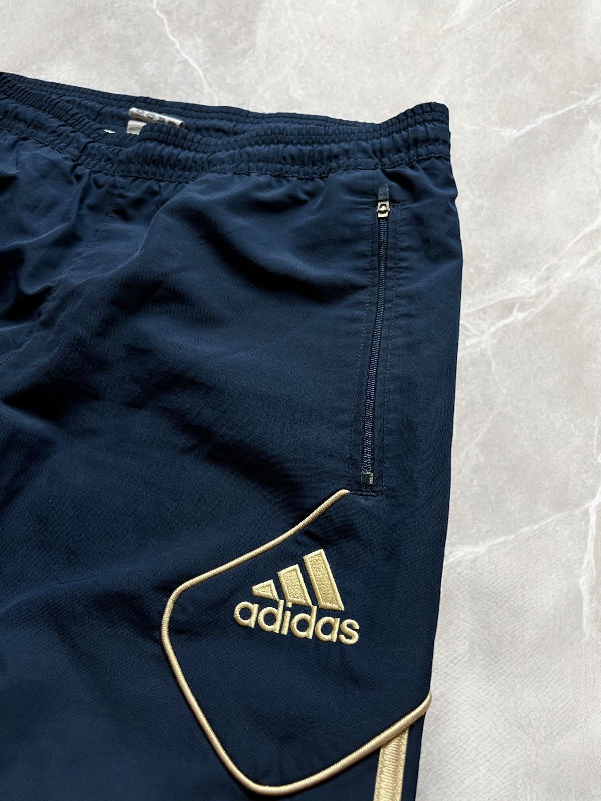 Adidas × Chelsea Soccer ADIDAS CHELSEA 2012 SOCCER TRACK PANTS GOLDEN STRIPE VINTAGE Size US 32 / EU 48 - 4 Thumbnail