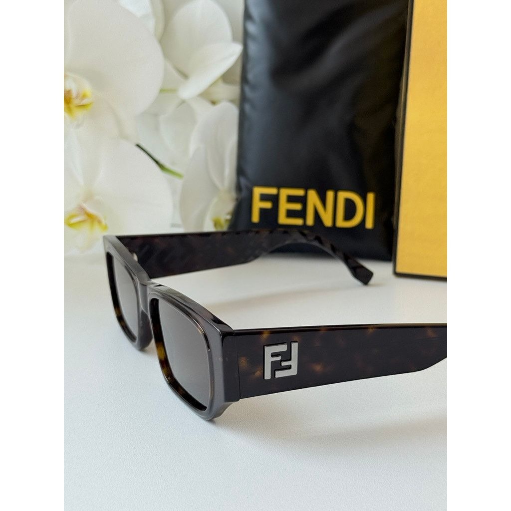 Fendi NEW Fendi FE40144I Brown Unisex Sunglasses Size ONE SIZE - 6 Thumbnail