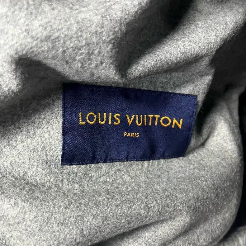 Louis Vuitton Louis Vuitton Grey Solid Embossed Full Graphic Printed Sta Size US S / EU 44-46 / 1 - 3 Thumbnail