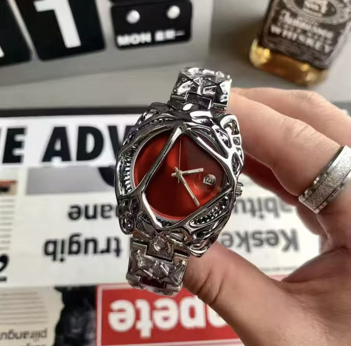 Japanese Brand Hot Selling Claw Watch Y2K American design quartz Size ONE SIZE - 2 Thumbnail
