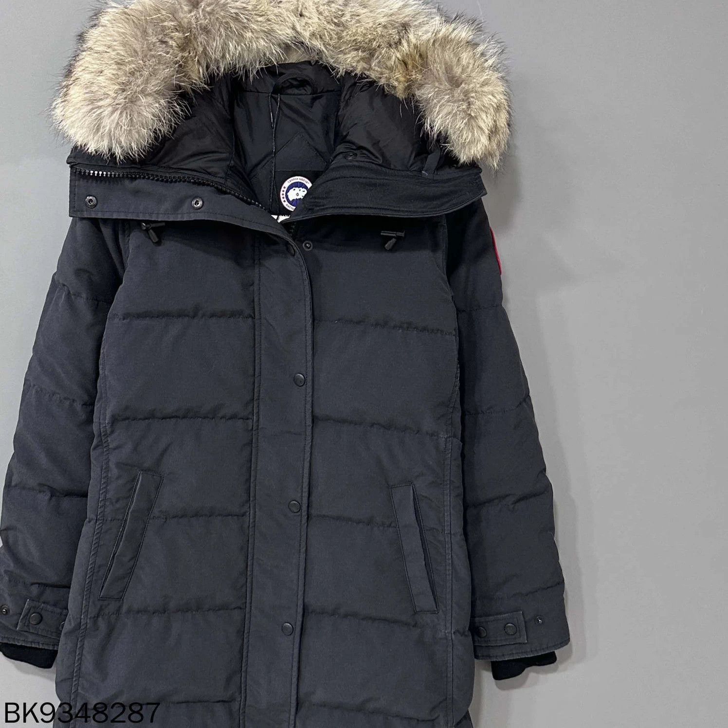 Canada Goose Canada Goose black logo puffer jacket S 98 new fur whitish Size US S / EU 44-46 / 1 - 2 Thumbnail