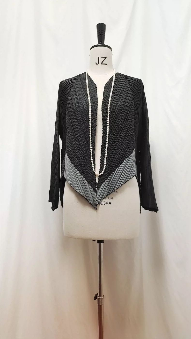 Issey Miyake size:2 Black and gray irregular color-blocked