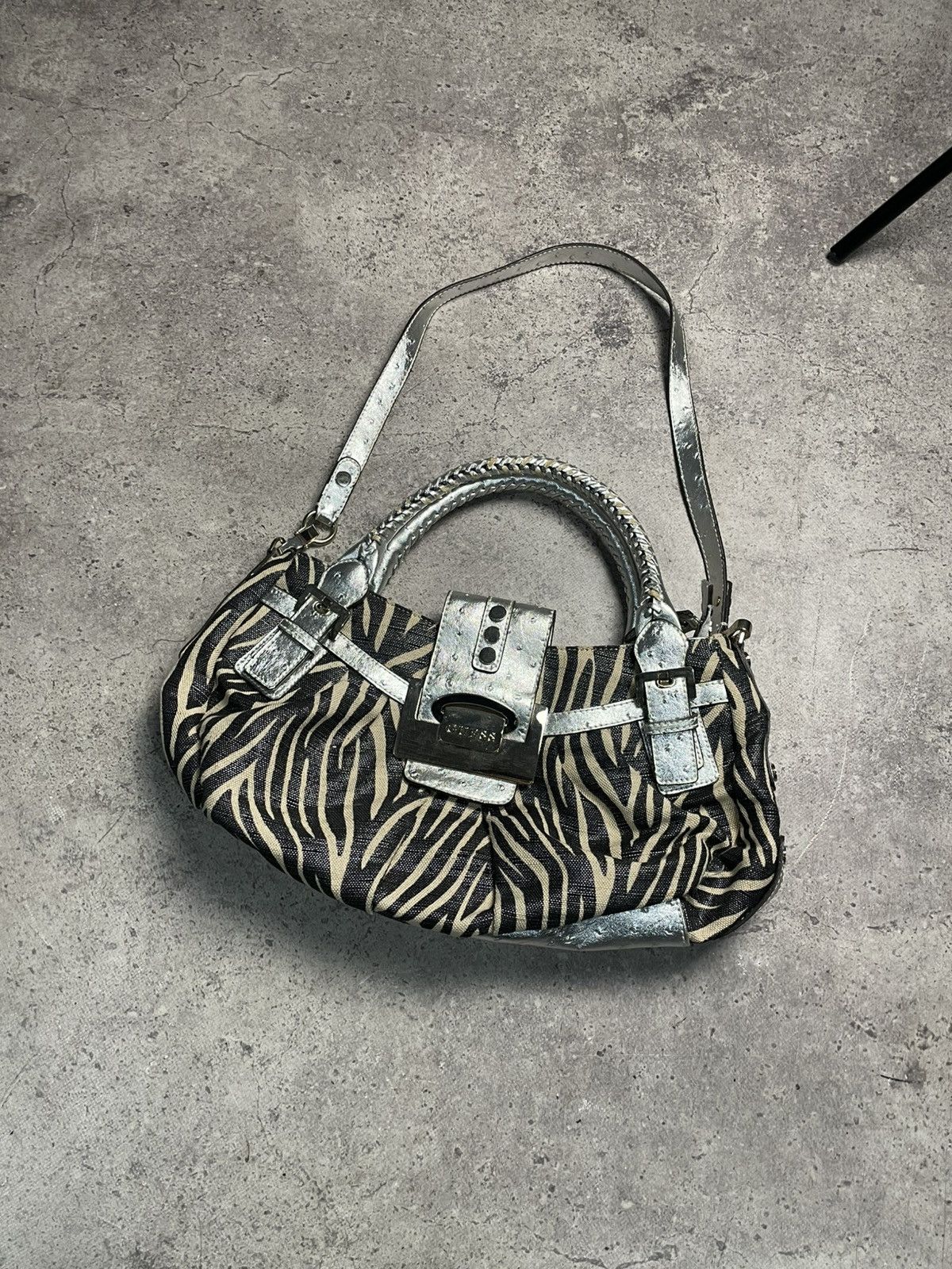Guess Vintage Guess zebra bag 🦓 Size ONE SIZE - 1 Thumbnail