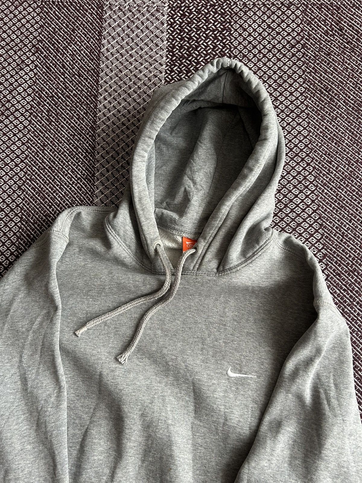 Nike Vintage Nike ATHL Basic Hoodie Small Logo Streetwear Size M Size US M / EU 48-50 / 2 - 9 Thumbnail