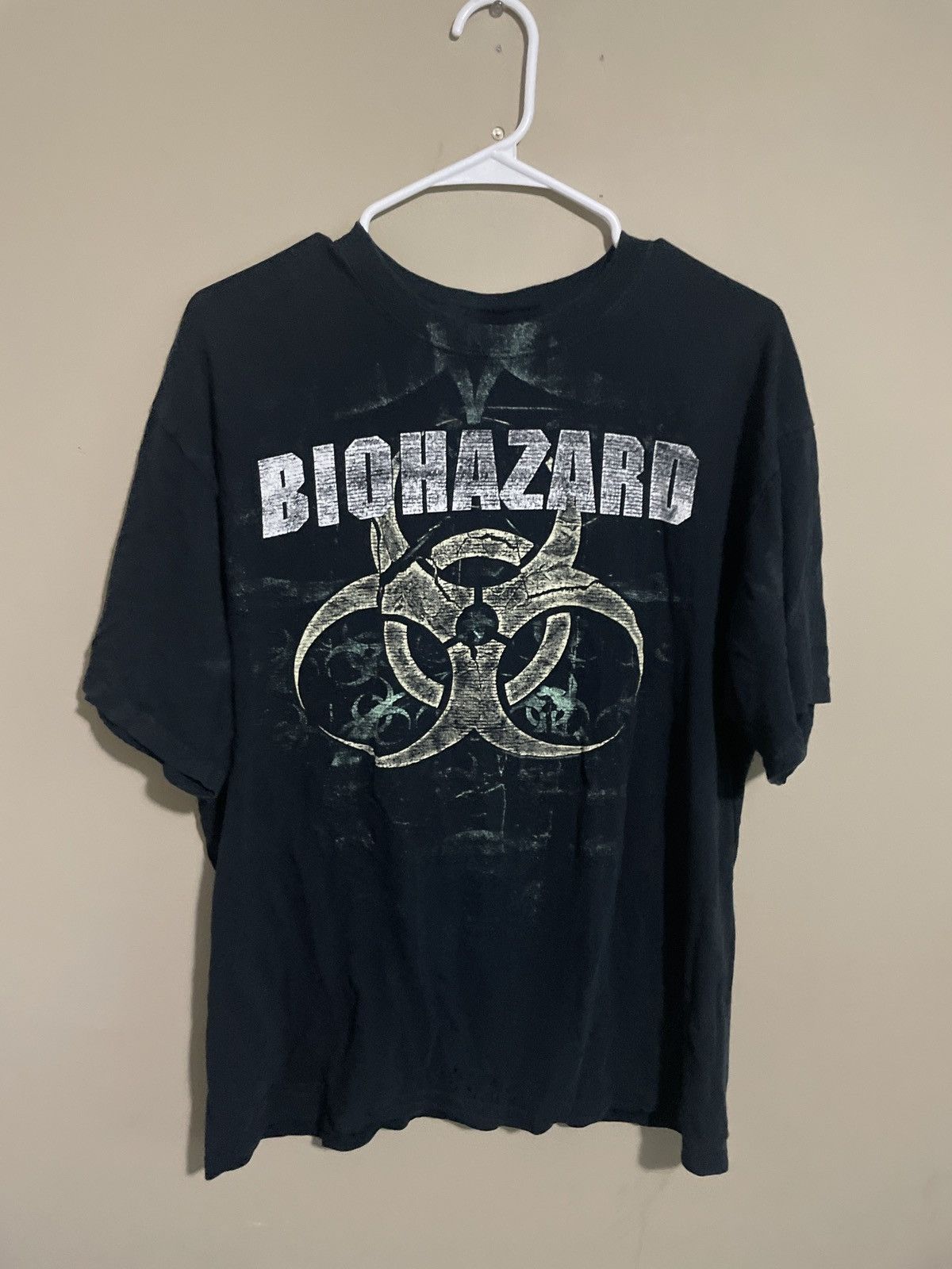 Vintage Black “Biohazard” t shirt Size US L / EU 52-54 / 3 - 1 Thumbnail