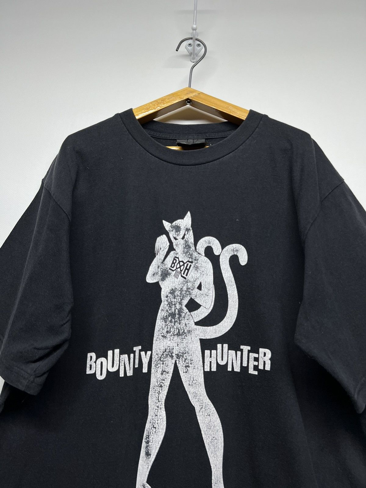 Vintage Vintage Y2k BOUNTY HUNTER x Dragon Hunter Faded T-Shirt Size US L / EU 52-54 / 3 - 1 Thumbnail