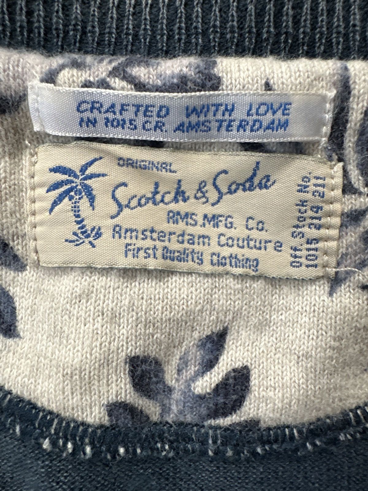 Scotch & Soda Scotch and Soda Light V-Neck Sweater Washed Navy Size Medium Size US M / EU 48-50 / 2 - 3 Thumbnail