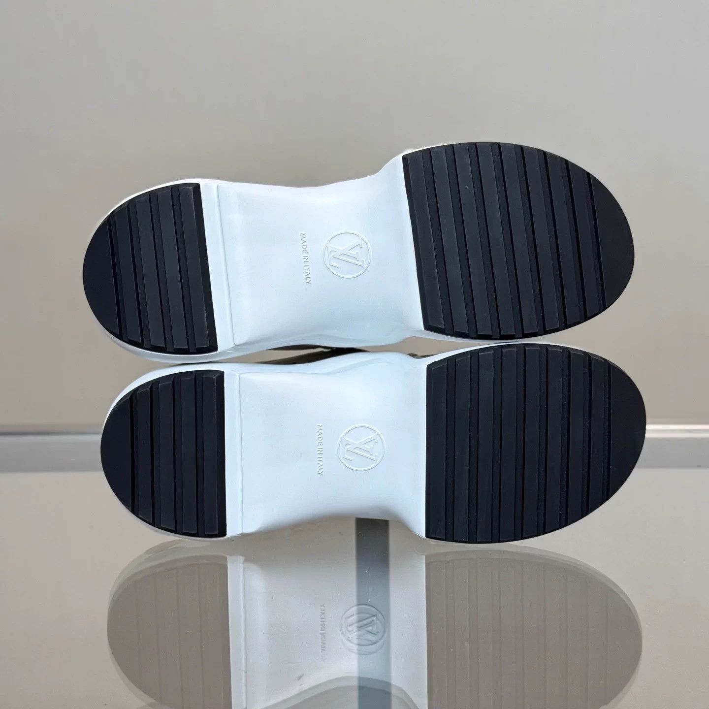 Louis Vuitton LV Archlight 25 Panda Dad Shoe 37 DM1621 Size US 6 / IT 36 - 7 Thumbnail