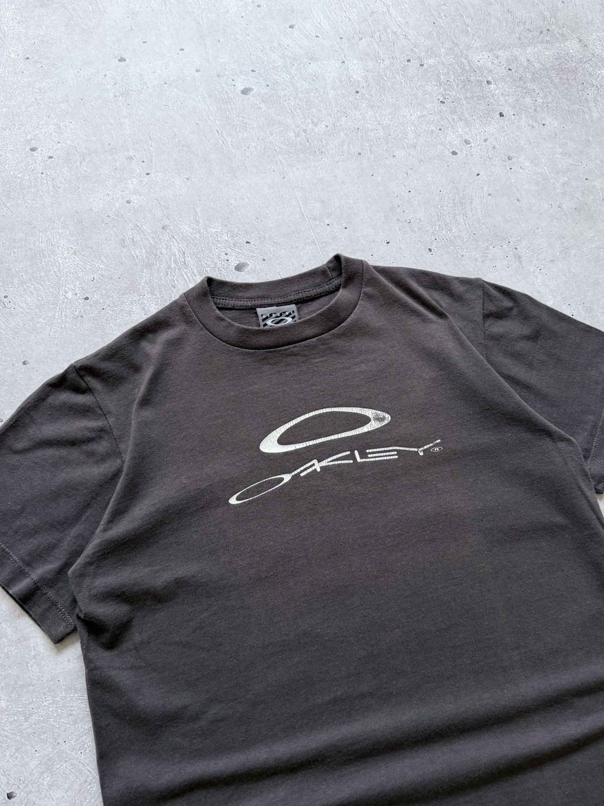 Oakley Vintage 90s Oakley Software Faded T-Shirt Size US S / EU 44-46 / 1 - 4 Thumbnail
