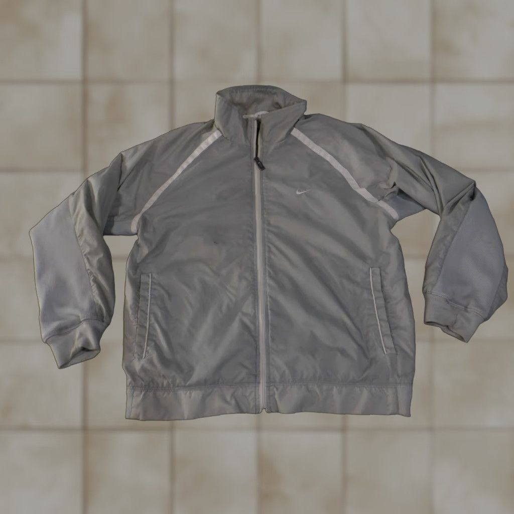 Nike **Vintage Nike Gray Windbreaker Jacket Medium Women's** User: Vintage Nike Gray Windbreaker Jacket Medium Women's Size M / US 6-8 / IT 42-44 - 1 Thumbnail