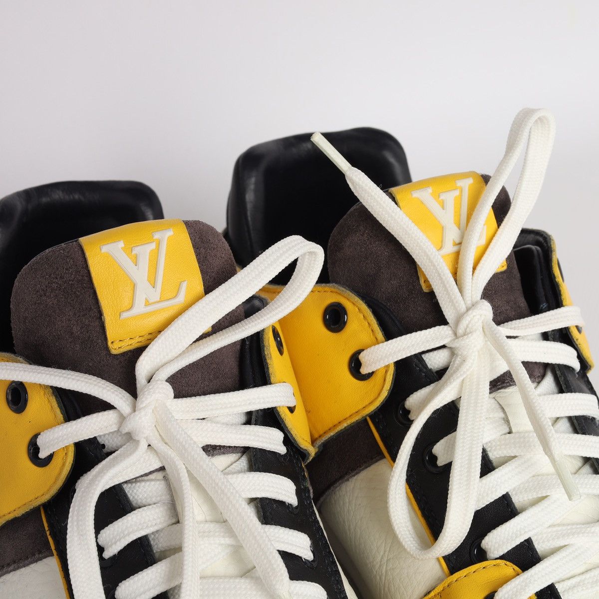 Louis Vuitton Louis Vuitton LV Trainers Yellow Black Ace Sneakers Leather Size US 9 / EU 42 - 8 Thumbnail