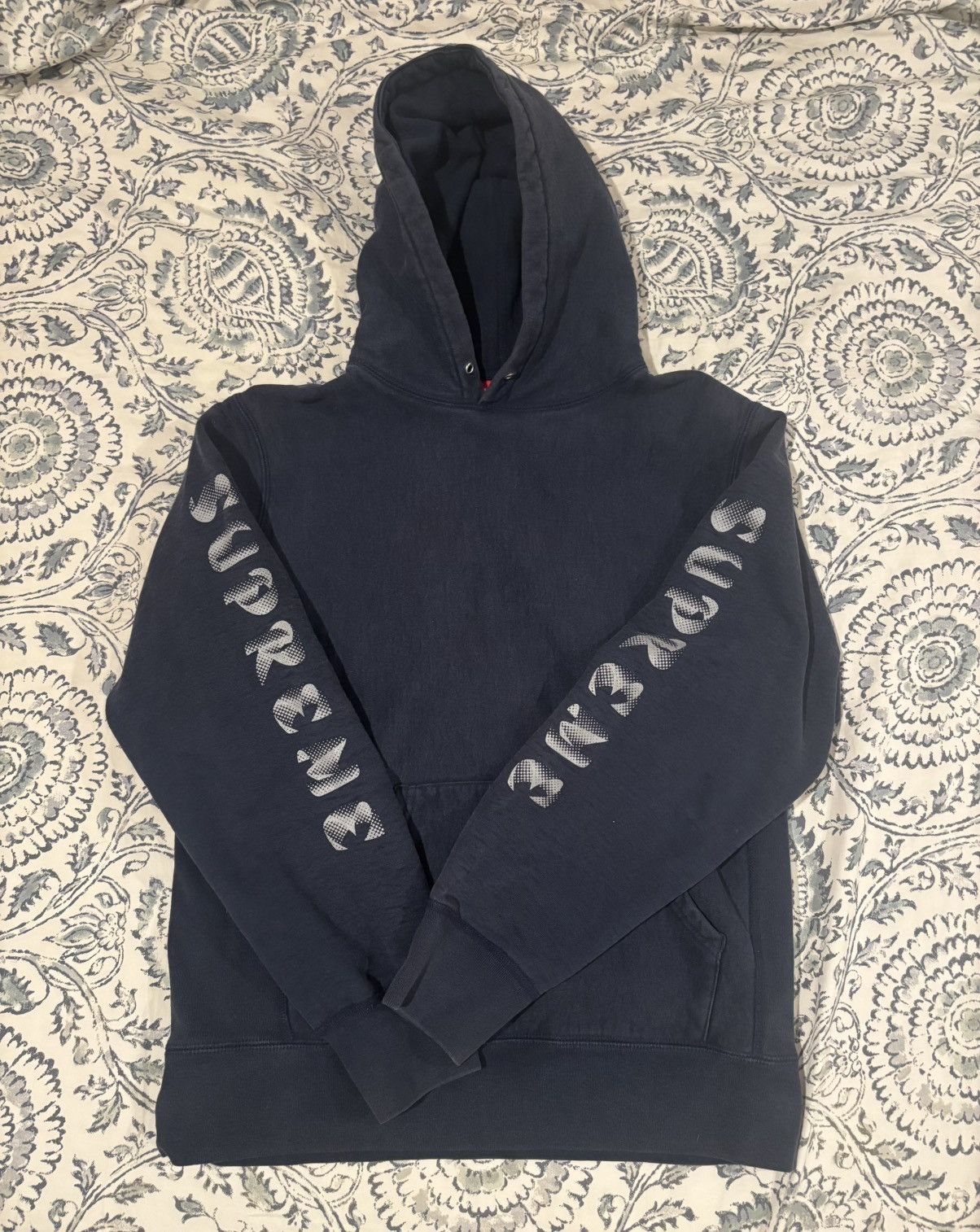 Supreme Supreme Gradient Sleeve Hoodie FW 18 Navy Color Way Medium Size US M / EU 48-50 / 2 - 1 Thumbnail