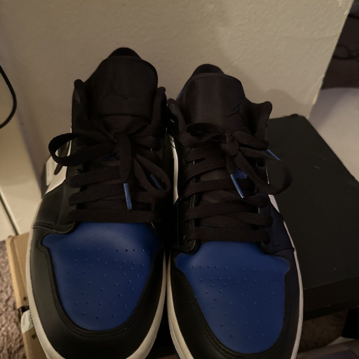 Jordan Brand × Nike Low Top Royal Toe Jordan 1 Size US 10 / EU 43 - 2 Thumbnail
