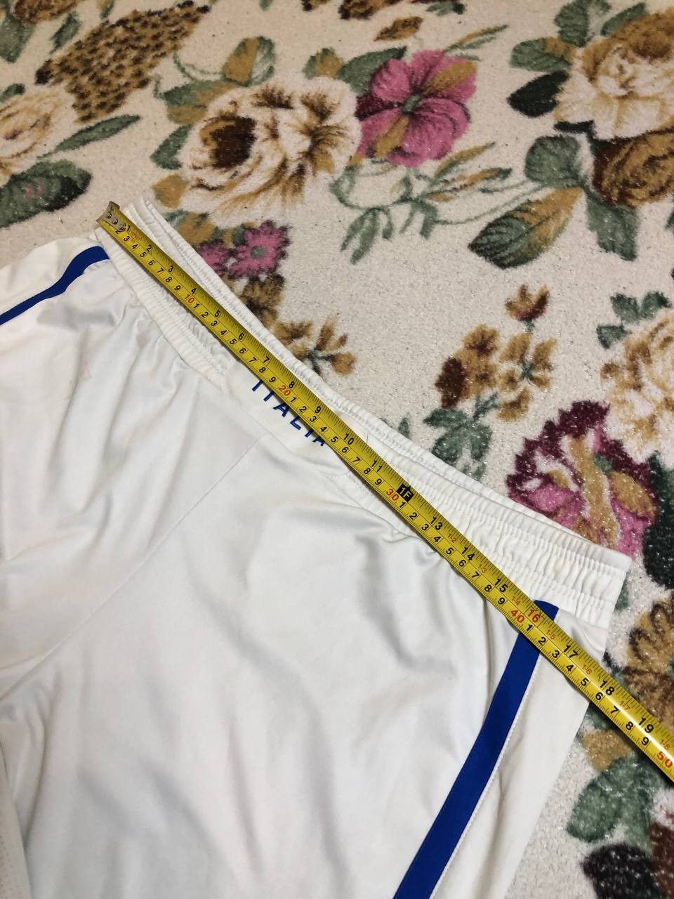 Puma ITALY 2012/2013 AWAY FOOTBALL SHORTS PUMA SIZE L ADULT Size US 34 / EU 50 - 16 Thumbnail