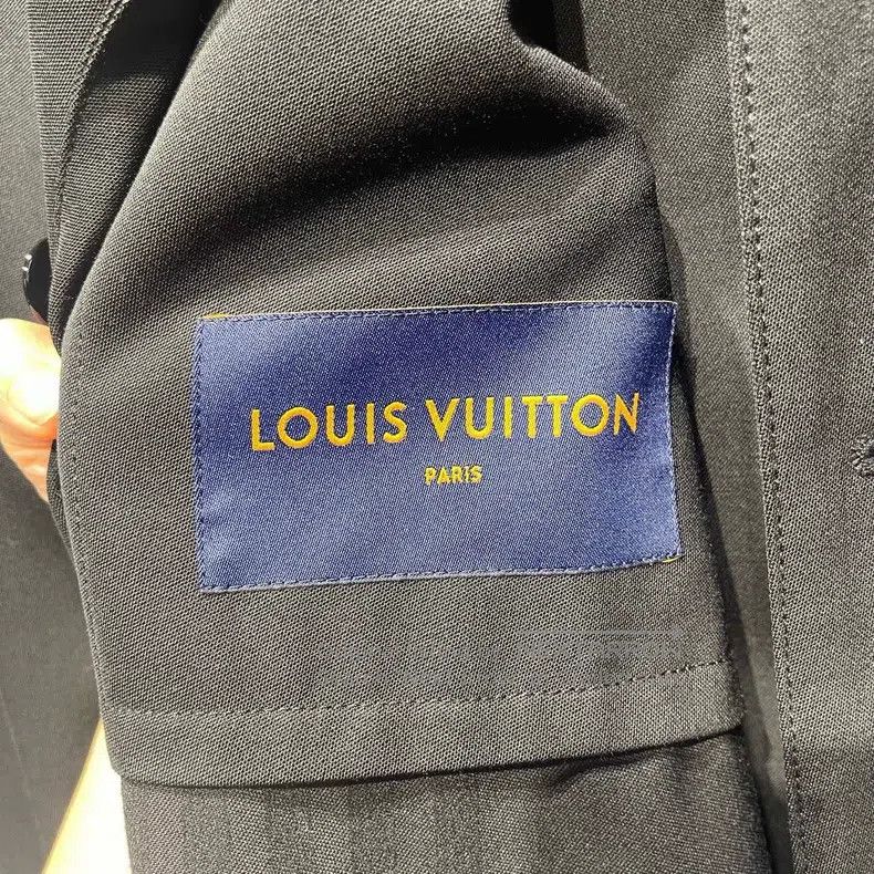 Louis Vuitton Louis Vuitton Solid dark logo jacket Size US M / EU 48-50 / 2 - 5 Thumbnail