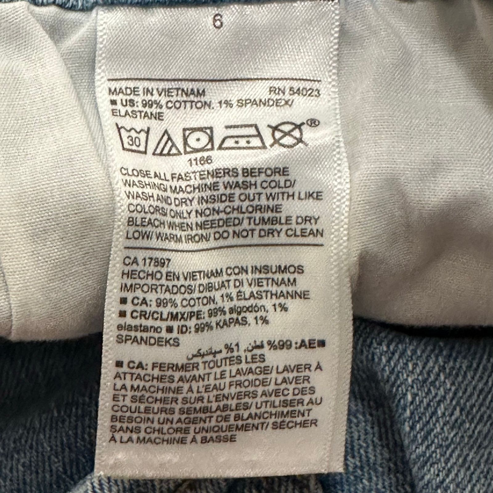 Old Navy Old Navy Women’s Size 6 Boyfriend Denim Shorts Light wash Size 28" / US 6 / IT 42 - 3 Thumbnail