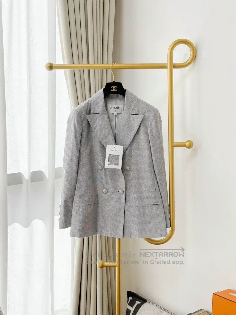 Chanel Chanel 24P light gray double-breasted lapel blazer Size XS / US 0-2 / IT 36-38 - 1 Thumbnail