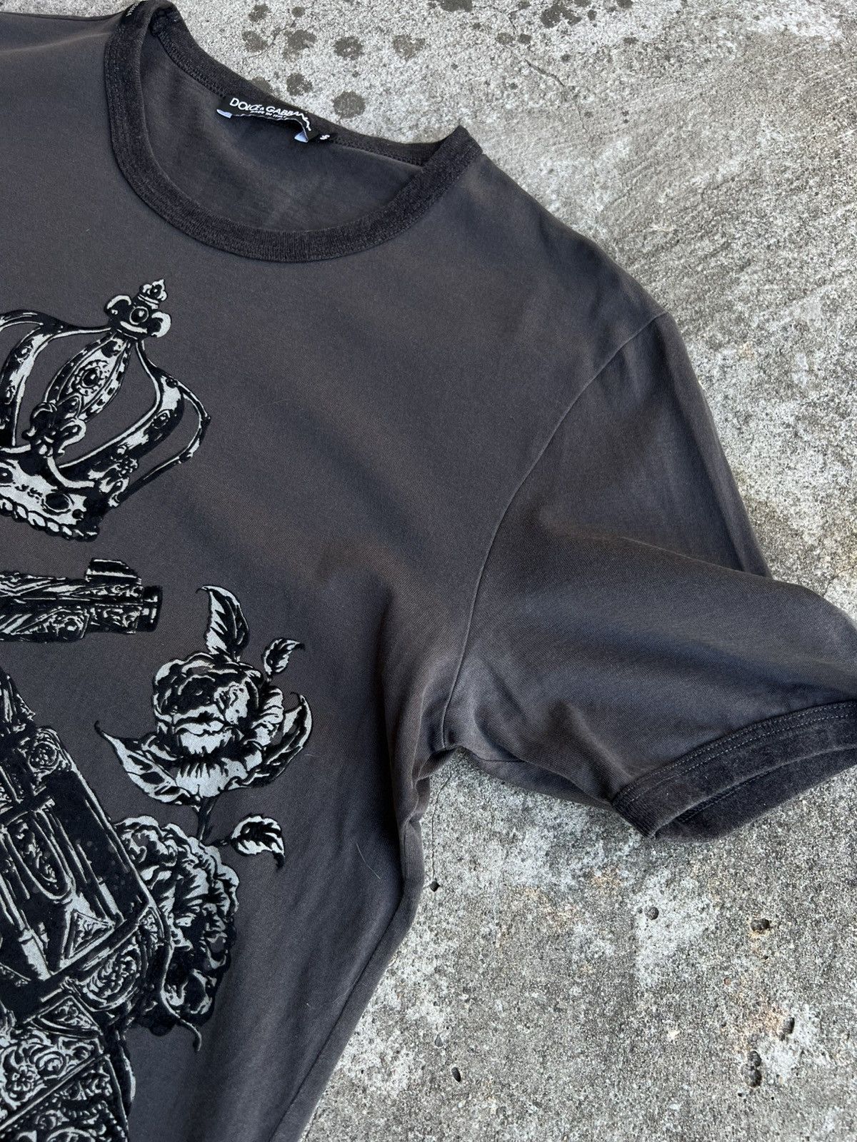 Dolce & Gabbana Dolce & Gabbana BigLogo Tshirt Guns Roses Crown Velvet Print Size US S / EU 44-46 / 1 - 9 Thumbnail