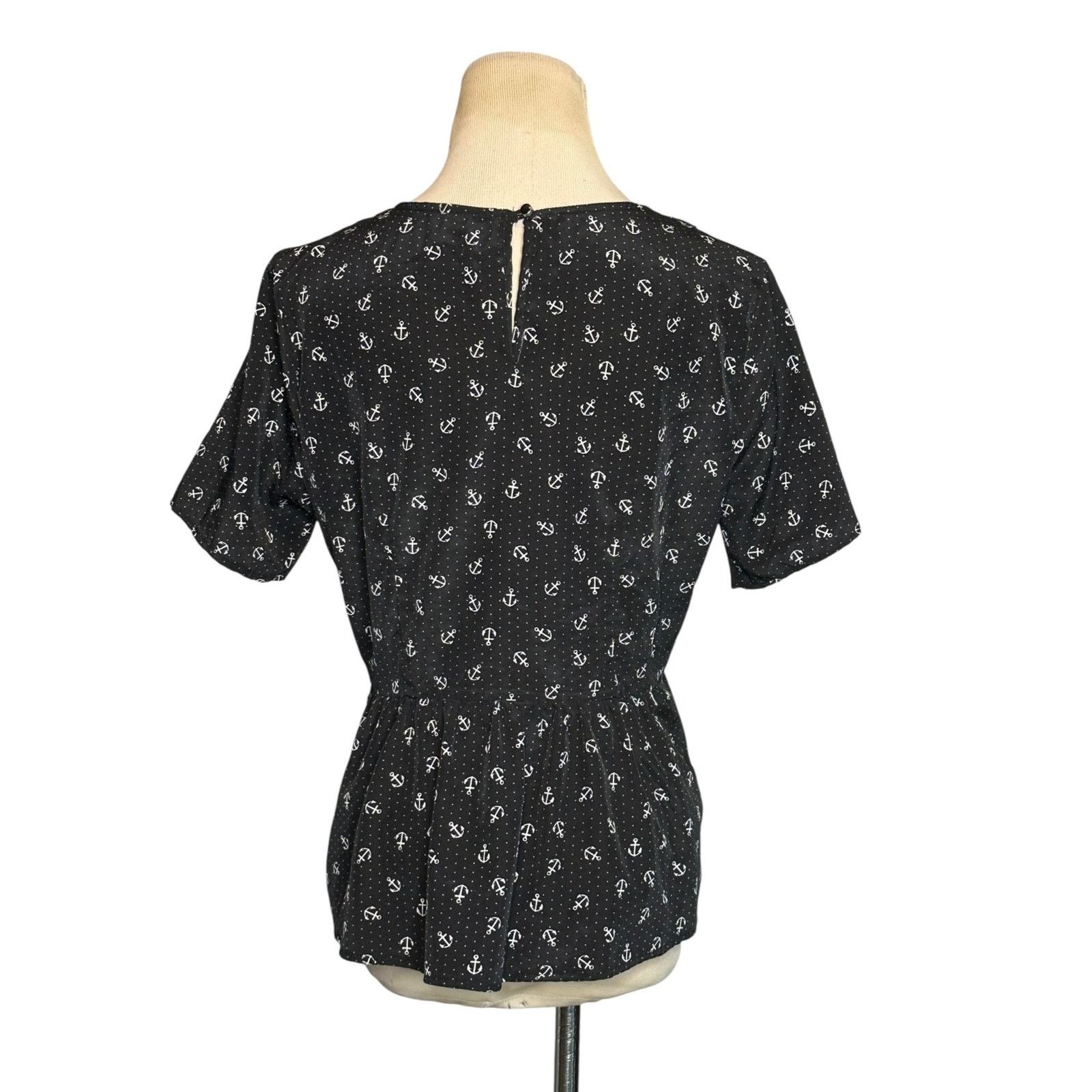 Forever 21 Forever 21 anchor print short sleeves blouse size medium Size M / US 6-8 / IT 42-44 - 2 Thumbnail