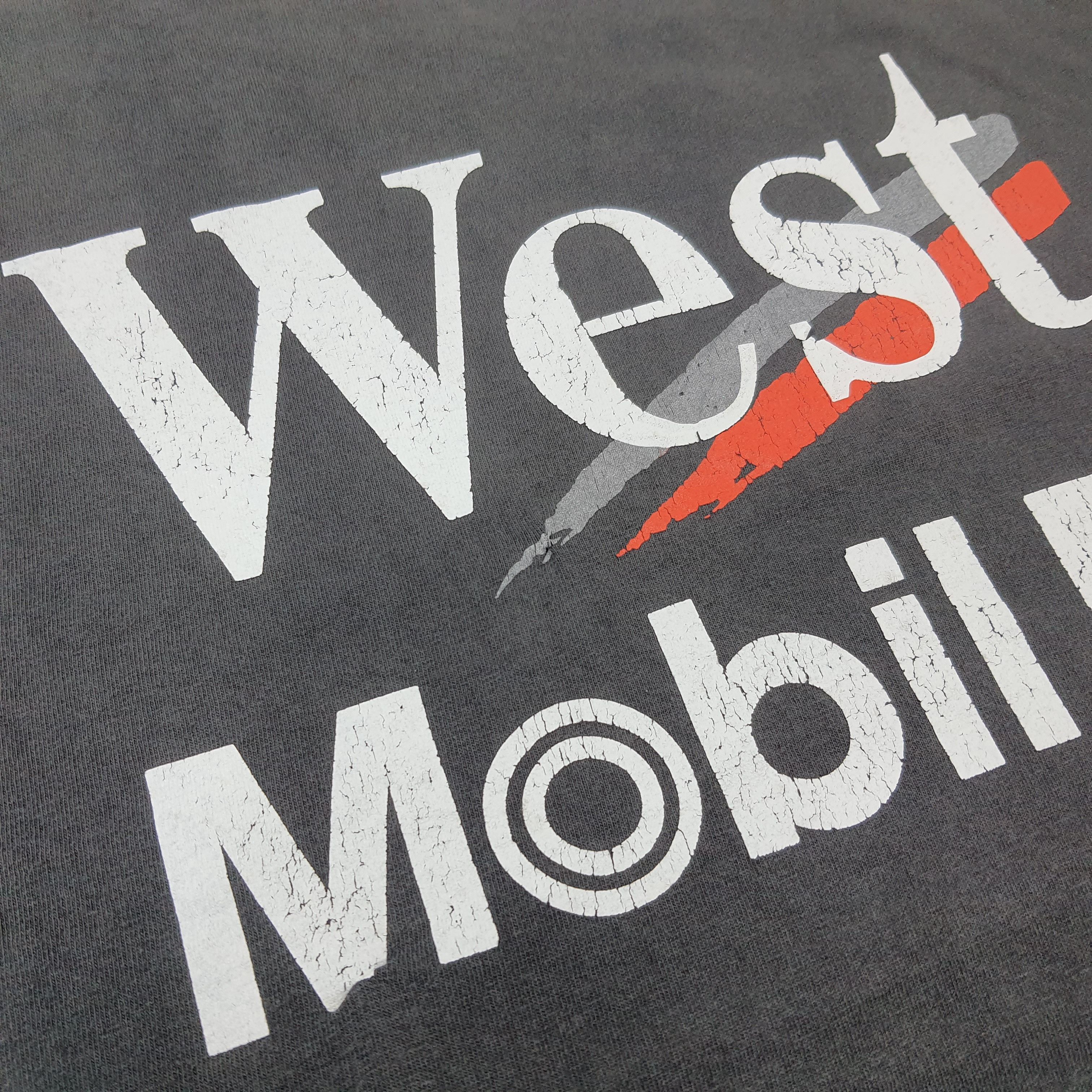 Vintage Vintage West Mobil Mercedes Formula One Racing Team Tshirt Size US L / EU 52-54 / 3 - 2 Thumbnail