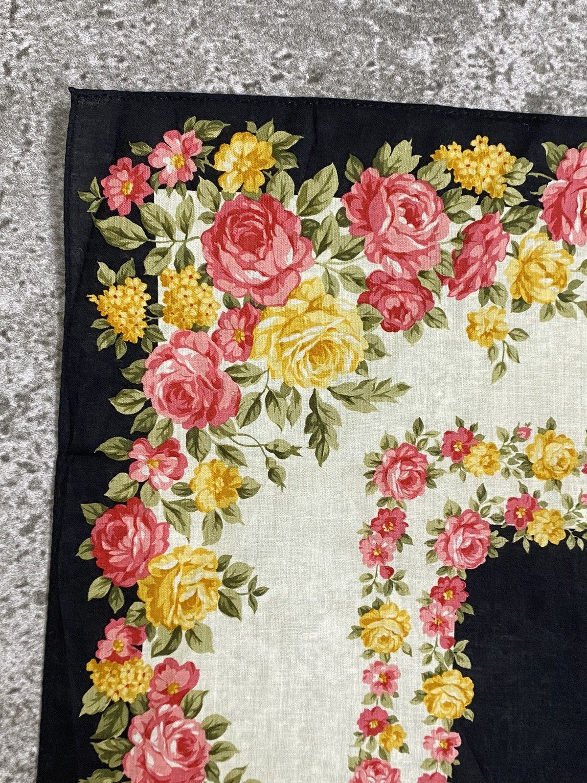 Yves Saint Laurent Yves Saint Laurent Handkerchief / Bandana / Neckerchief Size ONE SIZE - 5 Thumbnail