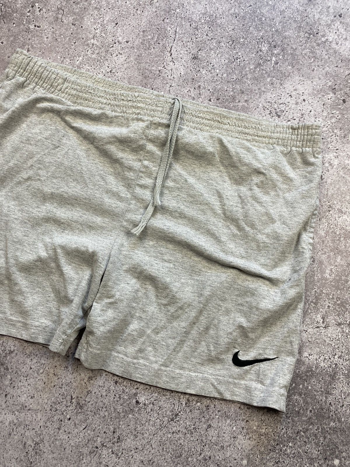 Nike × Vintage Nike 90’ vintage cotton shorts beige grey swoosh Size US 34 / EU 50 - 2 Thumbnail