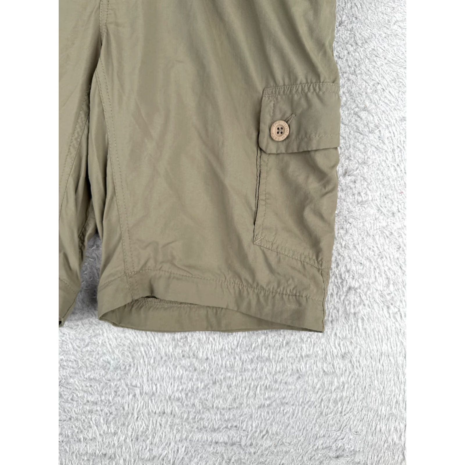 The North Face The North Face Womens Shorts Cargo Beige 32x10 100% Nylon Inseam 10 in Size 8 Pocket Logo Size 30" / US 8 / IT 44 - 2 Thumbnail