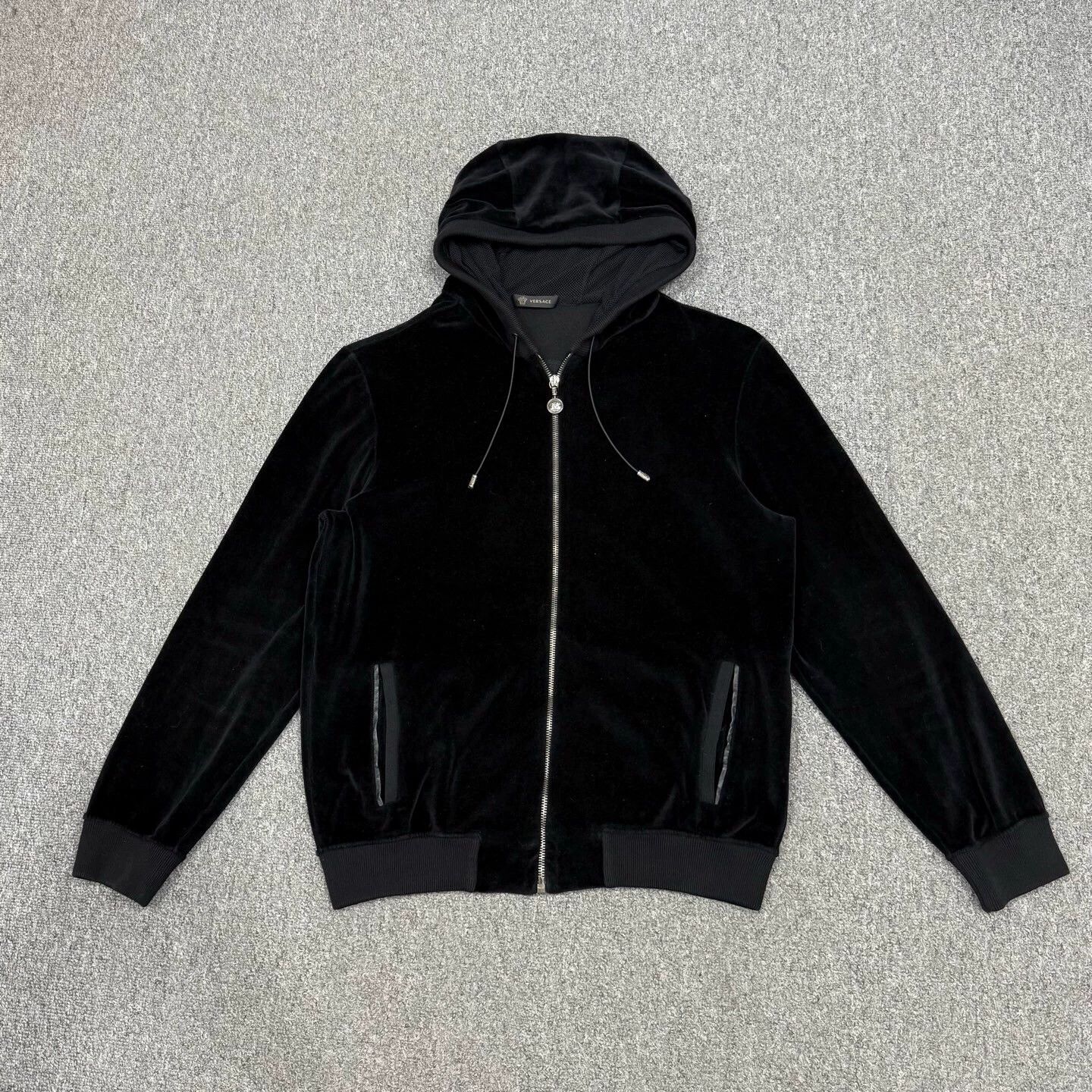 Versace Versace black velvet back leather Medusa zipper M 95new Size M / US 6-8 / IT 42-44 - 1 Thumbnail