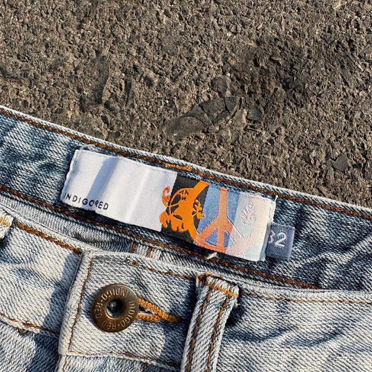 Japanese Brand Indigo Red Peace Graphic Denim Jeans Y2K Streetwear Size US 36 / EU 52 - 4 Thumbnail