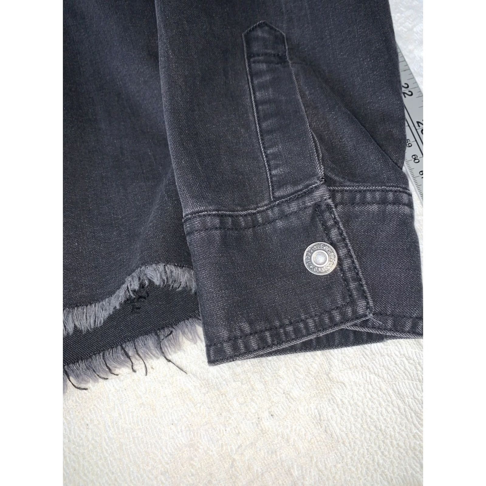 Levi's Levi's Daniela Western Studded Cropped Denim Shirt L Black Size L / US 10 / IT 46 - 6 Thumbnail