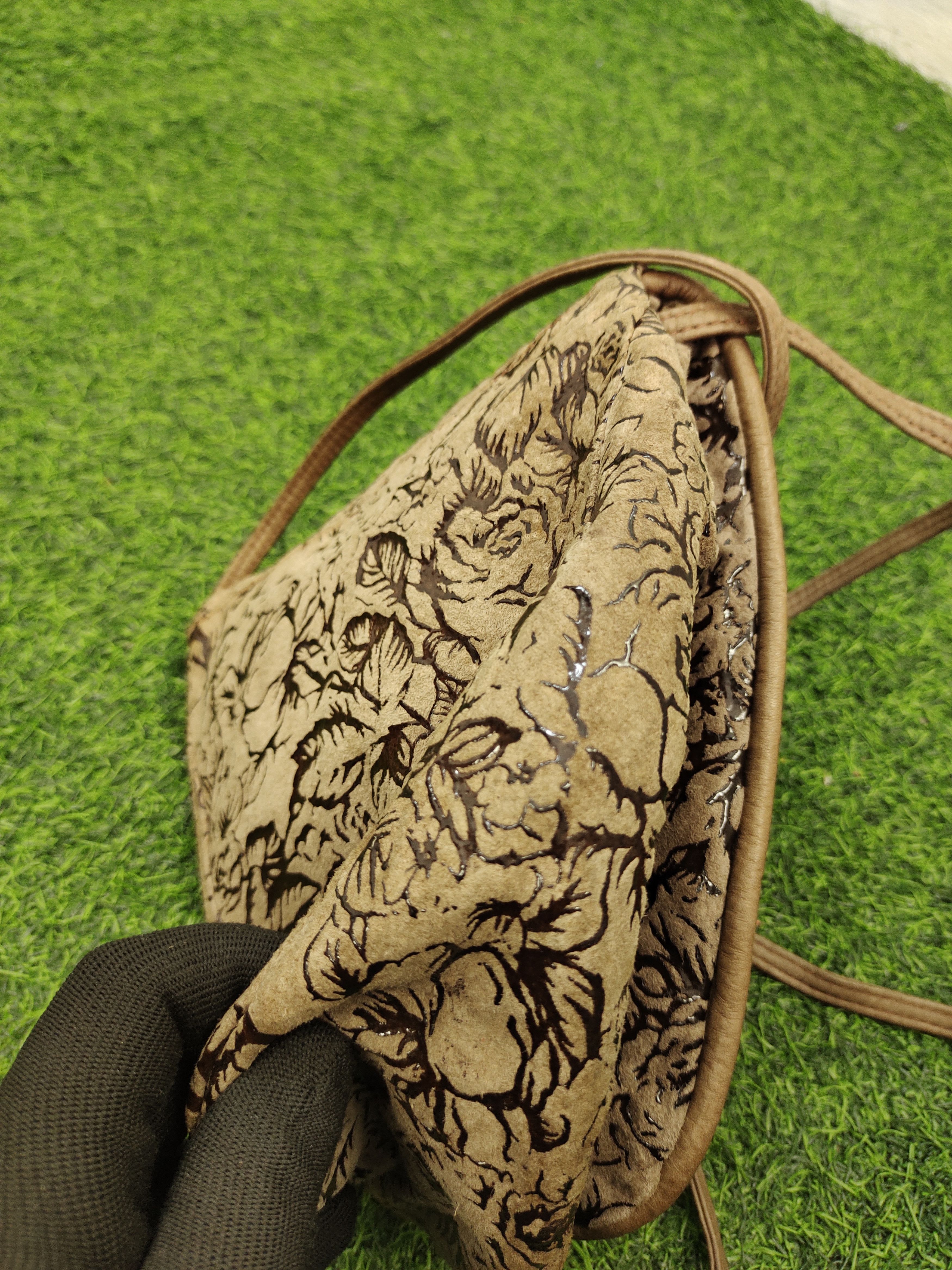 Vintage Vintage Brissafari Italy Floral Patina Leather Shoulder Bag Size ONE SIZE - 12 Thumbnail
