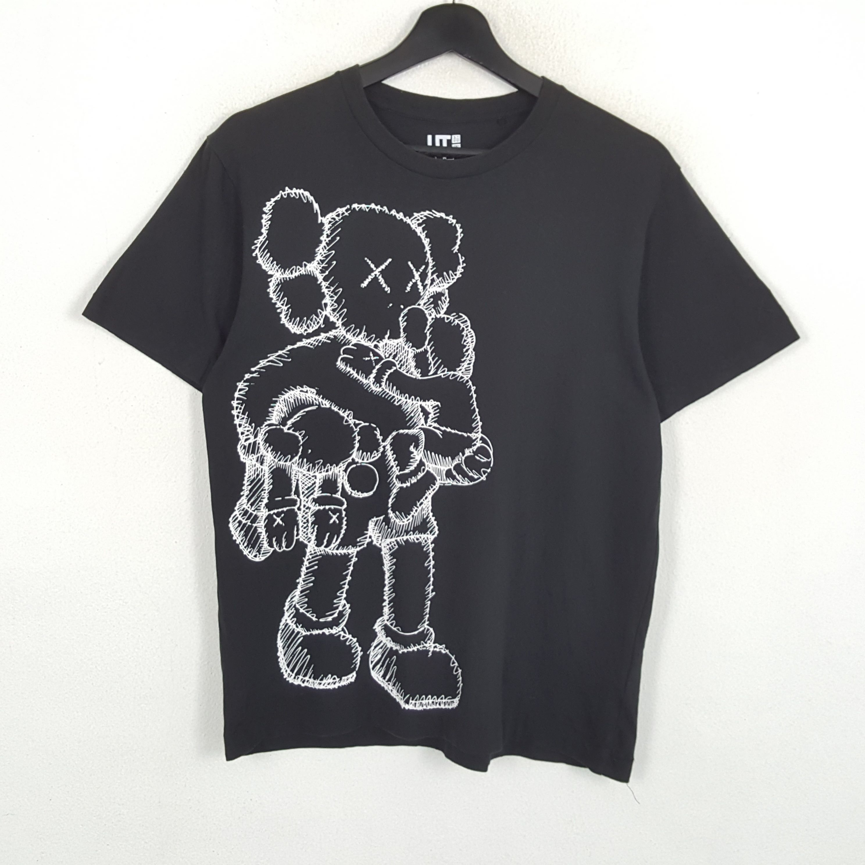 Kaws × Uniqlo KAWS X Japanese Brand Big Design Streetwear Tshirt Size US M / EU 48-50 / 2 - 1 Thumbnail