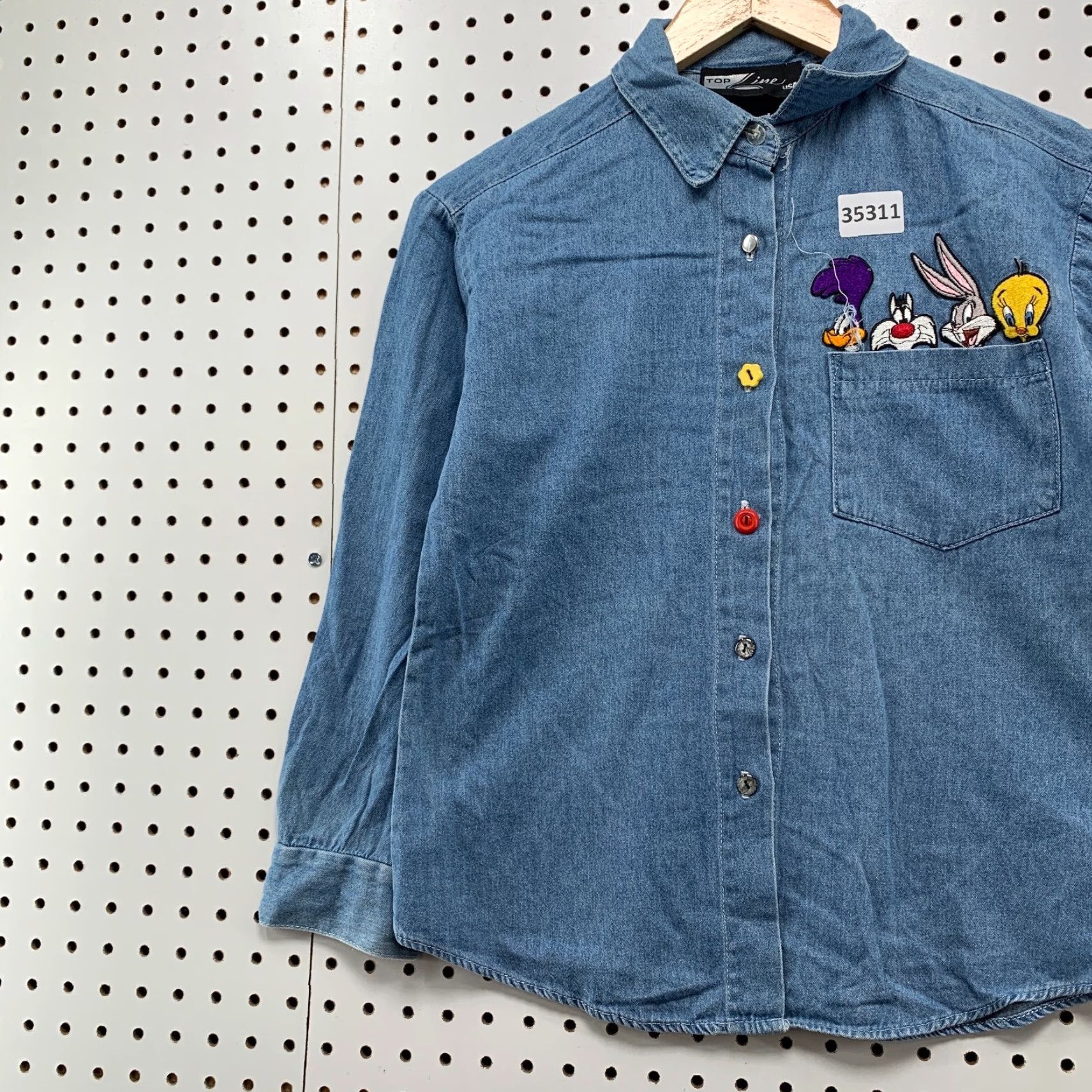Vintage VINTAGE Looney Tunes Denim Button Shirt Womens Small Blue Pocket 18x22.5 Size S / US 4 / IT 40 - 3 Thumbnail