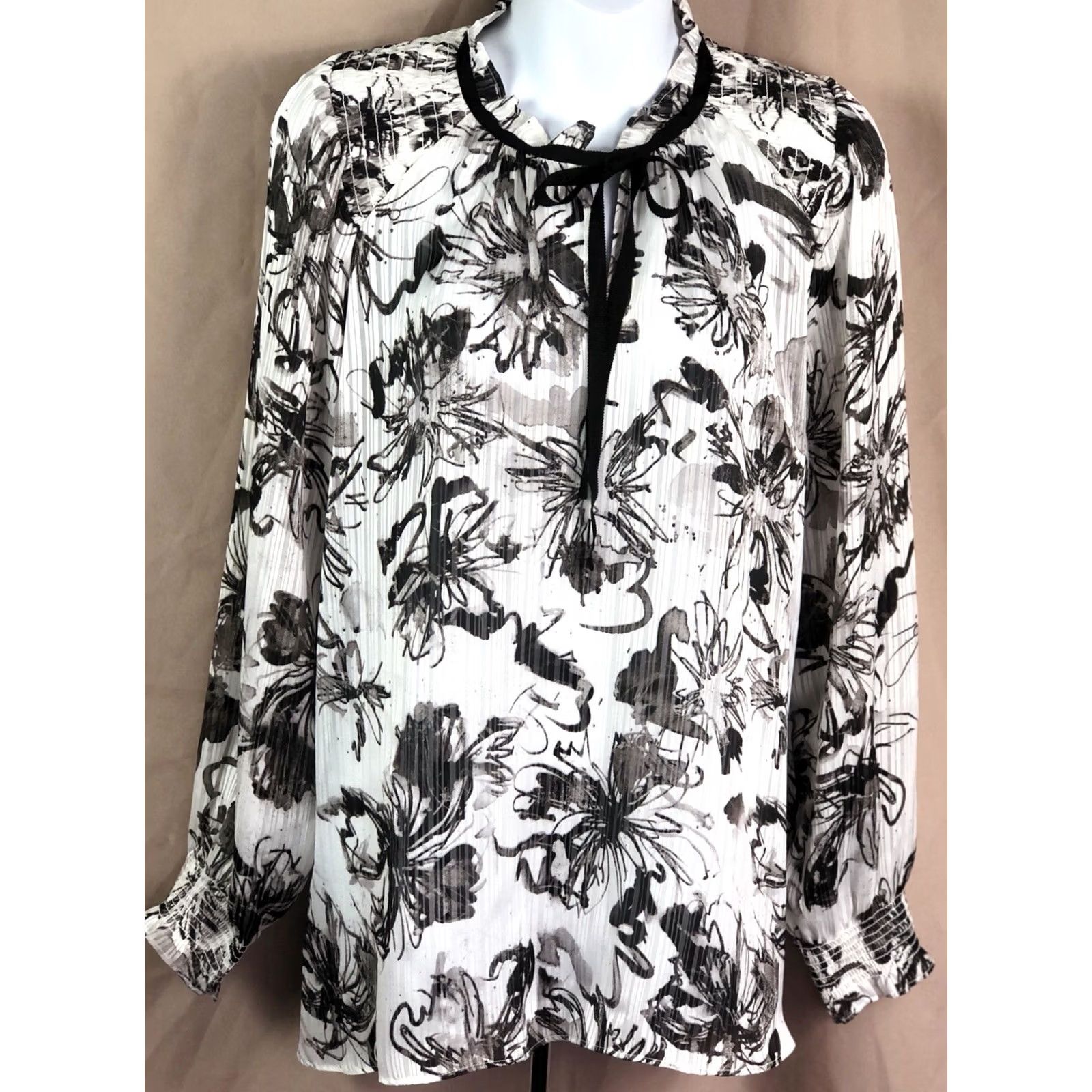 Vera Wang Vera Wang Blouse Shirt Floral Keyhole Bow Ruffles Long Sleeve Ivory Black XL Women’s/Adult Size XL / US 12-14 / IT 48-50 - 5 Thumbnail