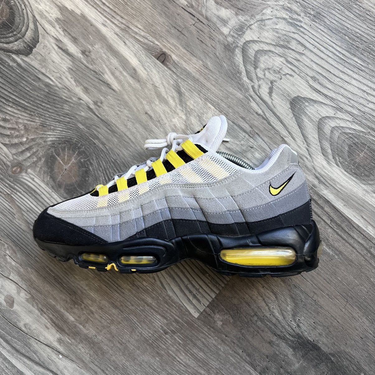 Nike A/W 2011 Nike Air Max 95 "Tour Yellow" Size US 9.5 / EU 42-43 - 2 Thumbnail