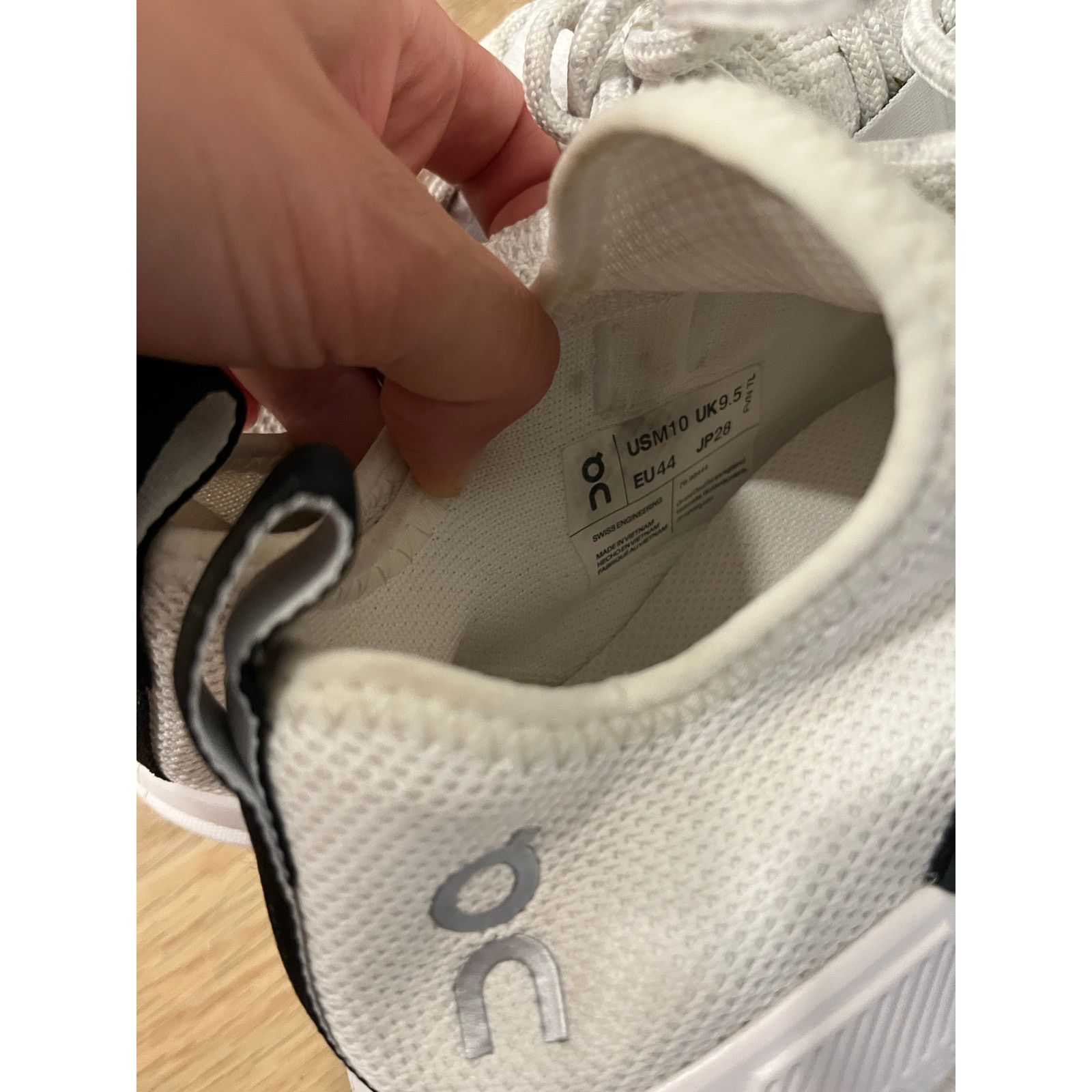 On On Mens Cloudeasy Undyed White/Black Running Size US 10 / EU 43 - 5 Thumbnail