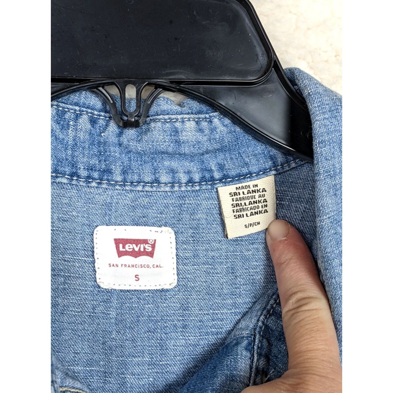 Levi's Levi's Women's Blue V-Neck Blouse Size S Long Sleeve Solid Casual All Seasons Size S / US 4 / IT 40 - 5 Thumbnail