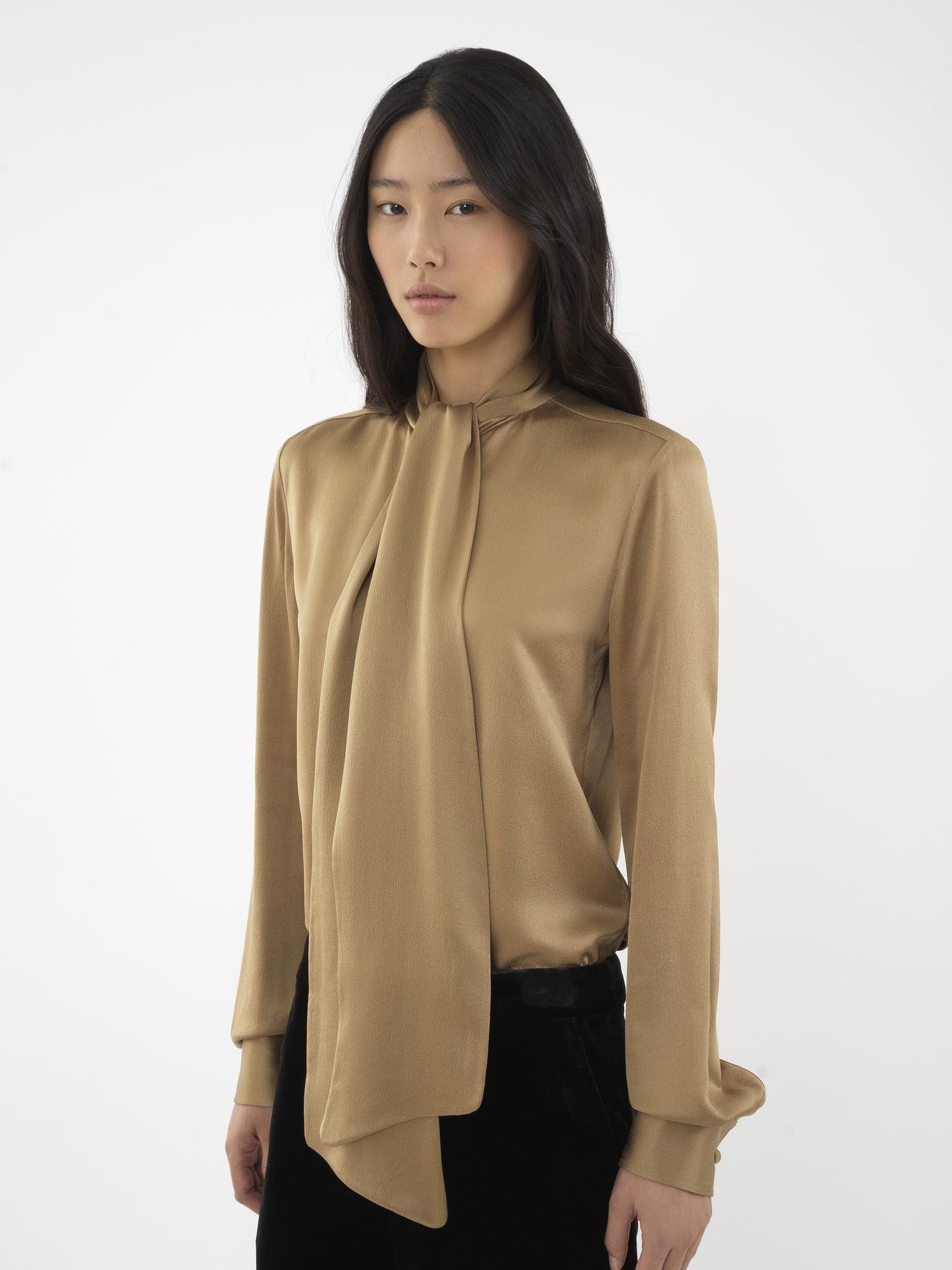Chloe o1loc1c0325 CHC24 Lavallière Blouse in Safari Khaki Size L / US 10 / IT 46 - 3 Thumbnail