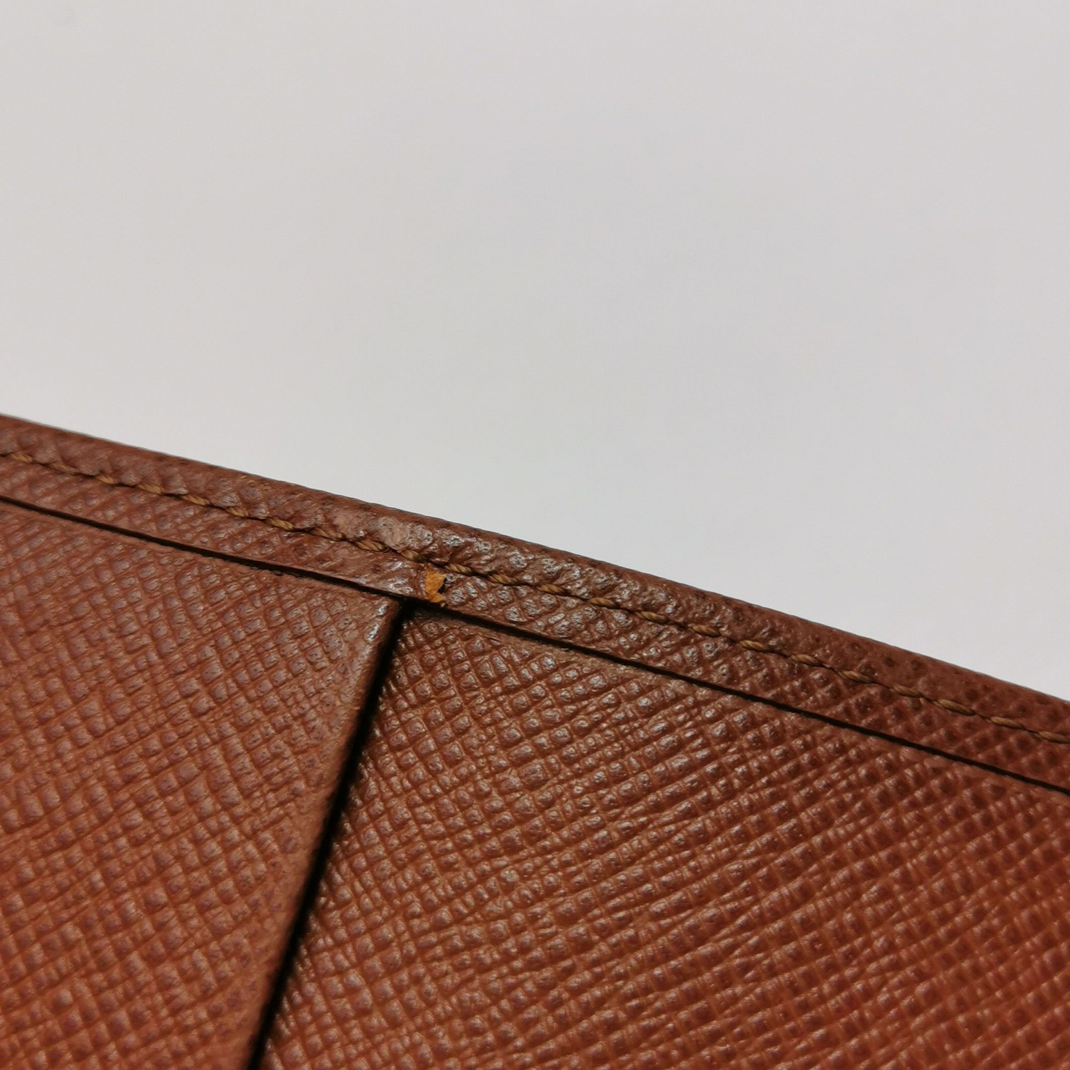 Louis Vuitton Louis Vuitton (LV) Cowhide Solid Color Litchi Pattern Secon Size ONE SIZE - 8 Thumbnail