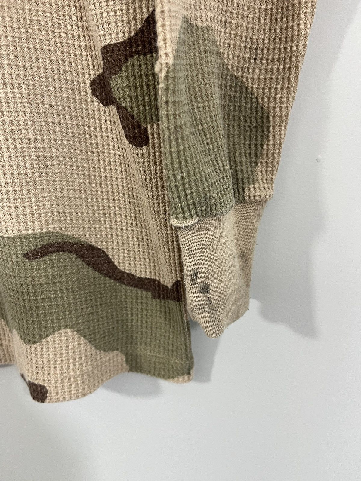 Vintage Distressed Thermal Knit Camo Stained Long Sleeve Size US S / EU 44-46 / 1 - 7 Thumbnail