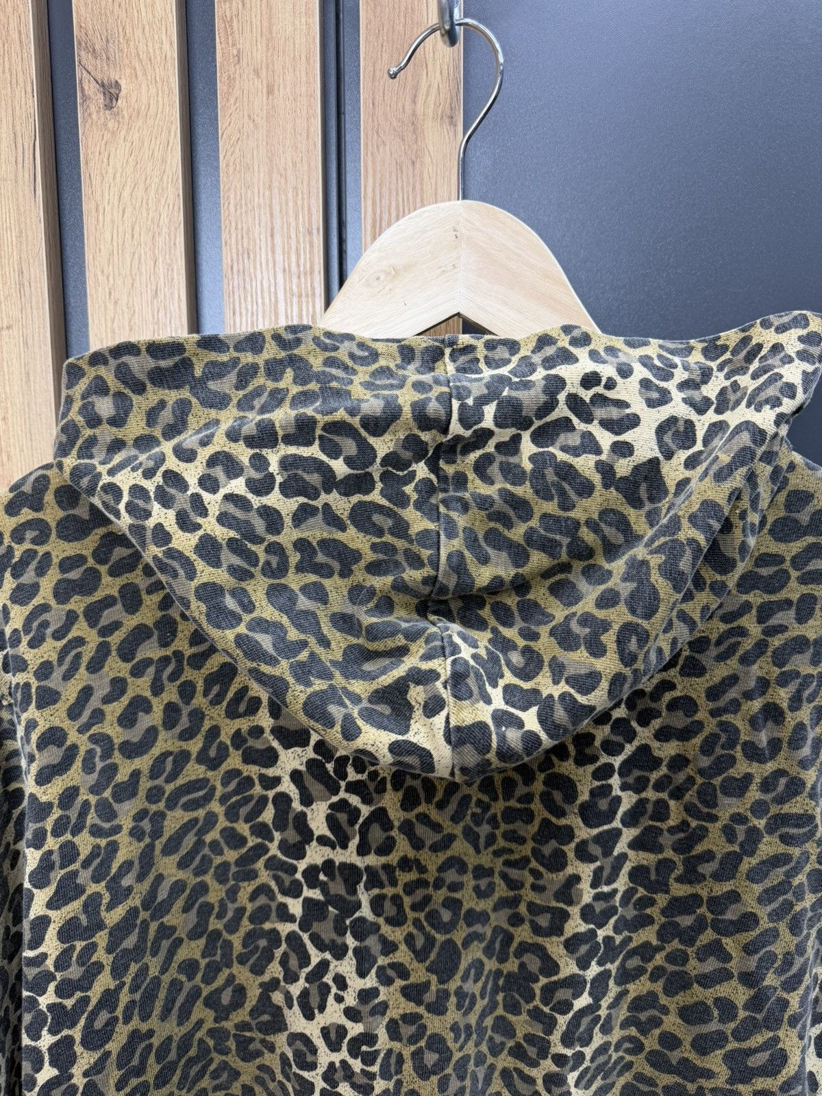 Supreme Supreme Leopard Print Hoodie Pullover Size L Size US L / EU 52-54 / 3 - 11 Thumbnail