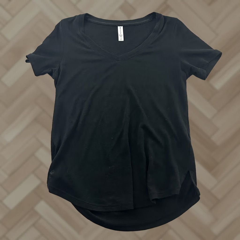 Athleta Athleta V Tee Short Sleeve Top Women's XS Black Breezy Scoop V Tee Top XS Black Athleta Women Short Sleeve Shirt Size XS / US 0-2 / IT 36-38 - 1 Thumbnail