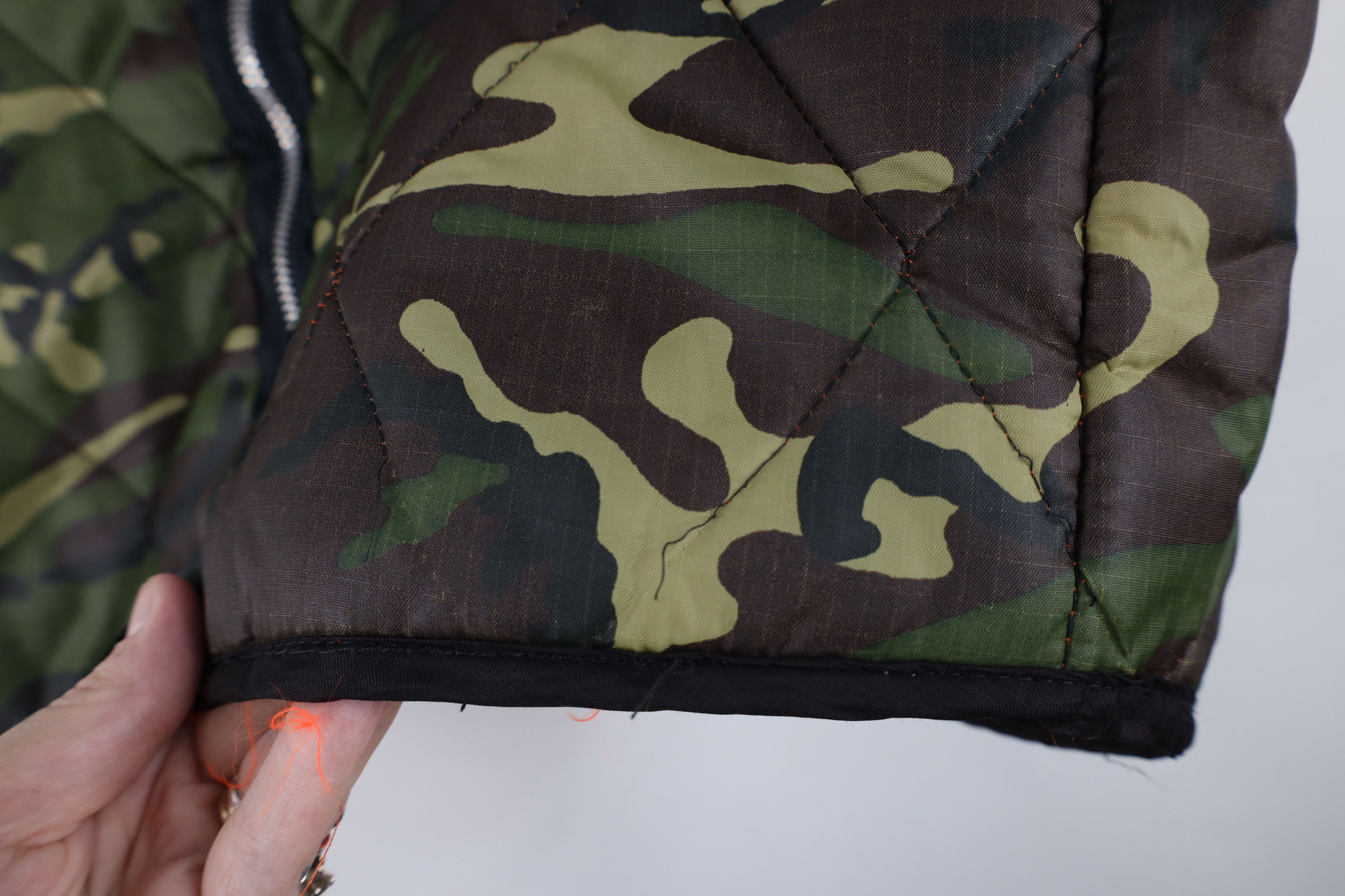 Vintage Vintage 70s Streetwear Reversible Camouflage Puffer Vest Size US L / EU 52-54 / 3 - 4 Thumbnail