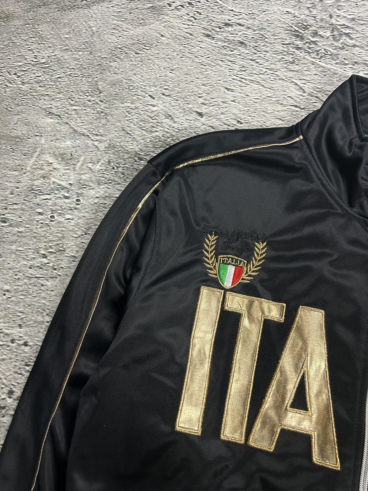 Other Italia zip sweatshirt vintage Y2K big logo black gold Italy Size US L / EU 52-54 / 3 - 3 Thumbnail