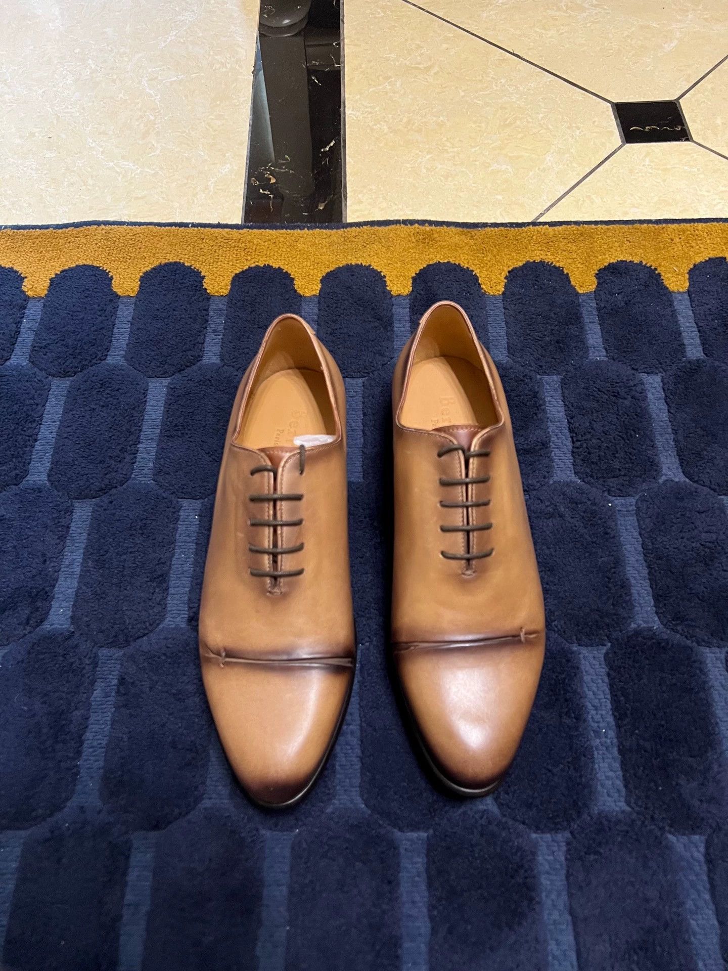 Berluti Berluti US6 Oxford Galet Stitch Venice Calf Minor sole wear Size US 6 / EU 39 - 2 Thumbnail