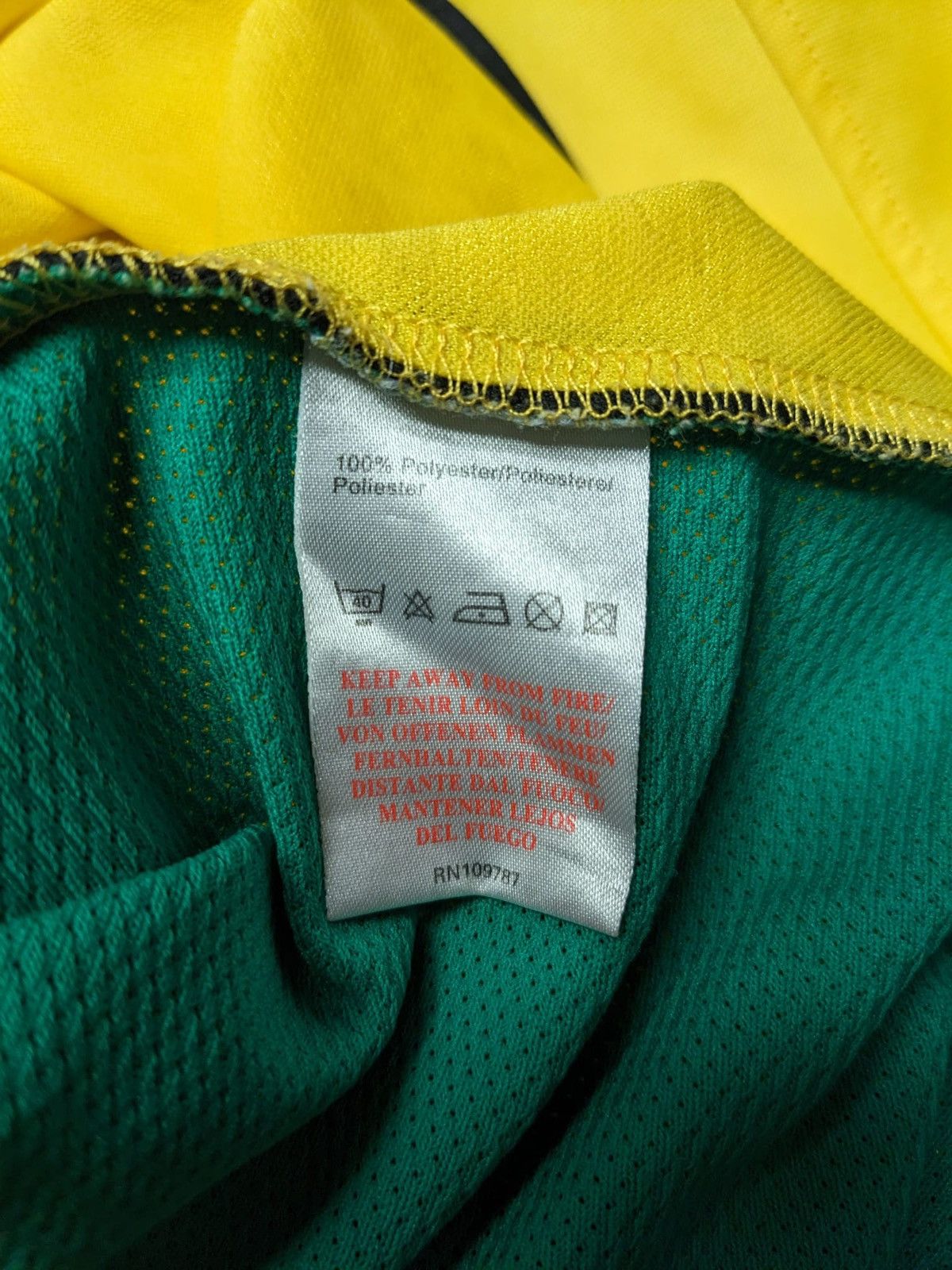 Supreme SS05 Supreme Umbro Arabic Logo Soccer Jersey L Size US L / EU 52-54 / 3 - 14 Thumbnail