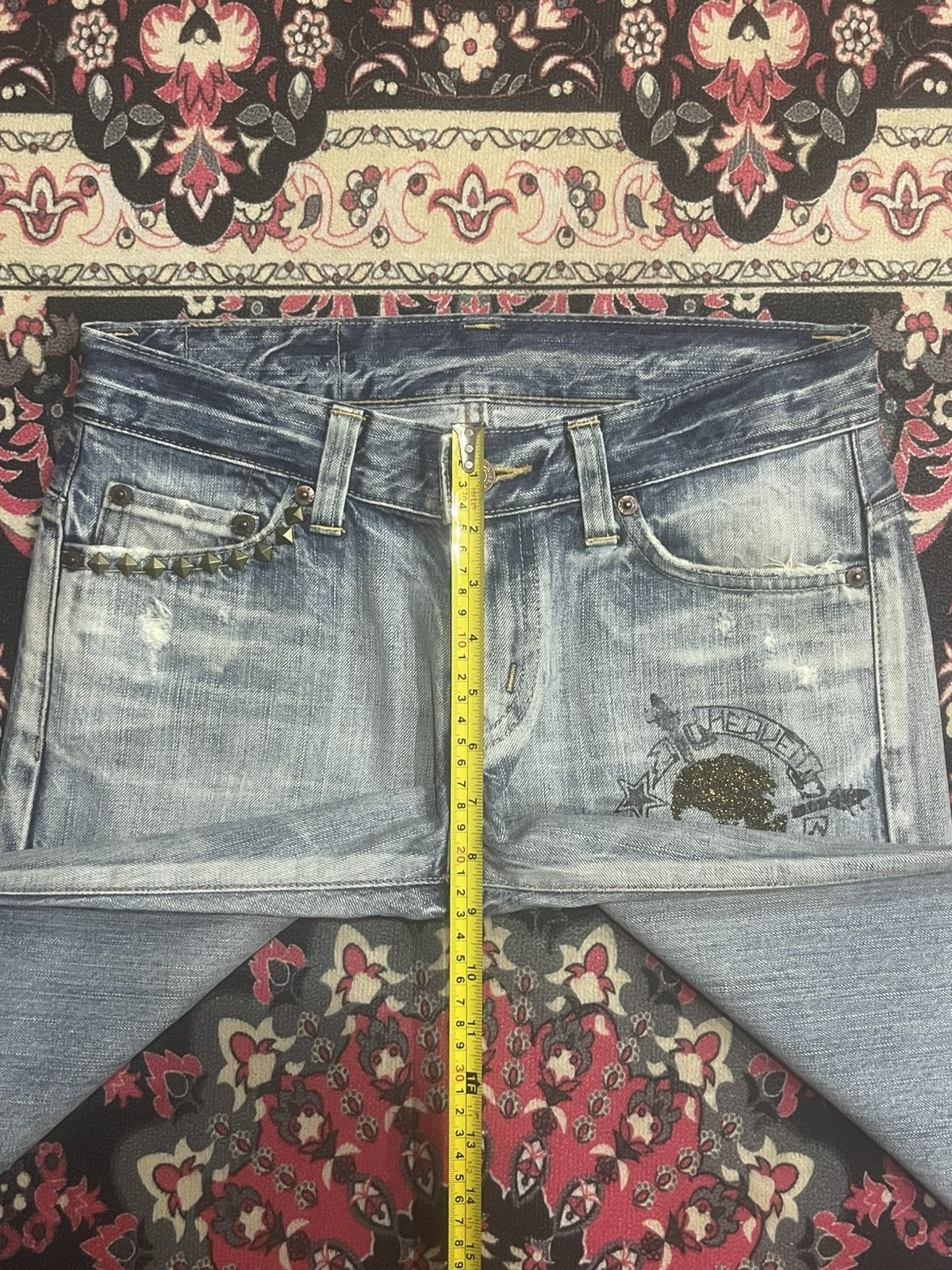 Edwin Vintage Edwin Distress Light Wash Skull Graphic Stud Jeans Size 28" / US 6 / IT 42 - 15 Thumbnail